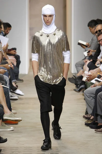 Look 19